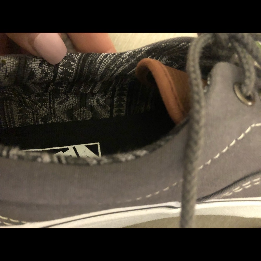 Vans - Picture 5 of 7
